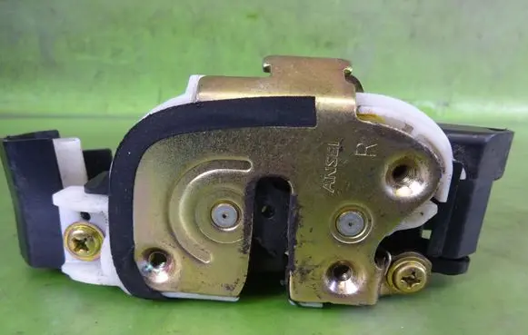 Mitsubishi Colt Front door lock