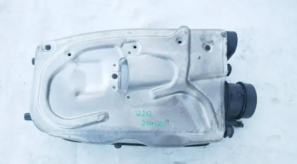 Mercedes-Benz E W212 Air filter box cover A6510940320 70369274