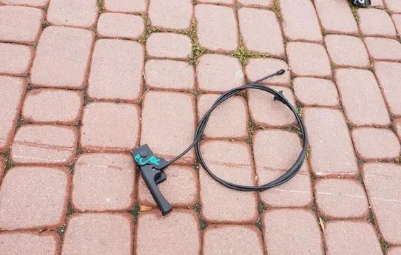 Engine bonnet/hood lock release cable