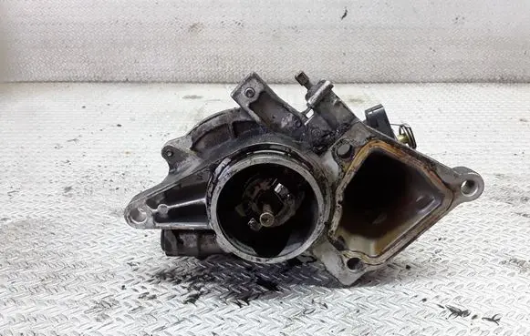 Ford Mondeo Mk III Vacuum pump XS7Q2A451BA