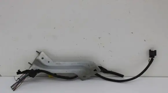 Audi Q5 SQ5 Fender mounting bracket 8R0821135