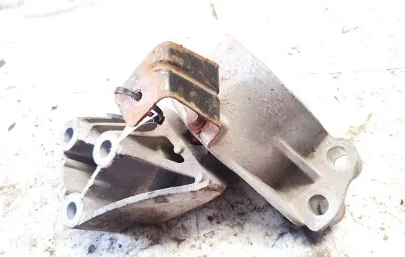 Fiat Doblo Engine mount bracket