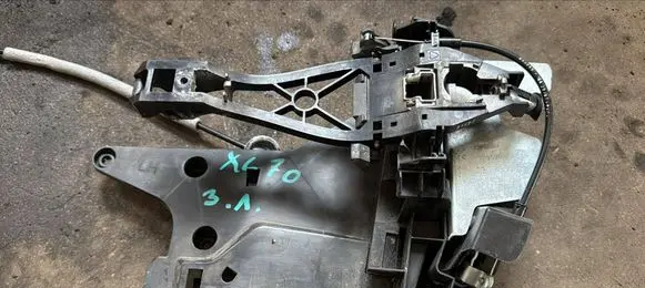 Volvo XC70 Rear door lock 979526100 237807
