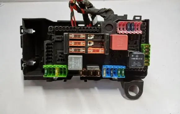 Mercedes-Benz E W238 Fuse module A2135840309