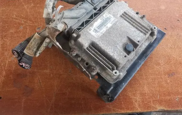 Opel Zafira B Engine control unit/module 55205622
