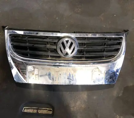 Volkswagen Touran I Front bumper upper radiator grill 1T0853651D