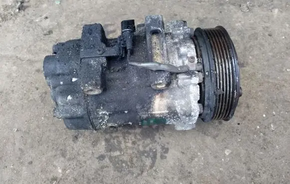 Ford Focus C-MAX Air conditioning (A/C) compressor (pump) 3M5H19D629HC