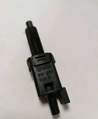 Volkswagen PASSAT B5 Brake pedal sensor switch 811907343B