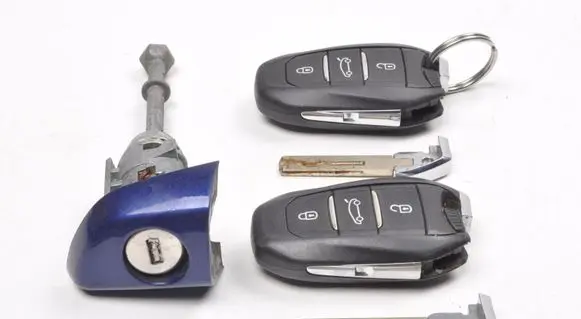 Peugeot 3008 II Ignition key/card PSA104236