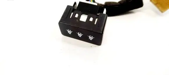 Passenger airbag on/off switch
