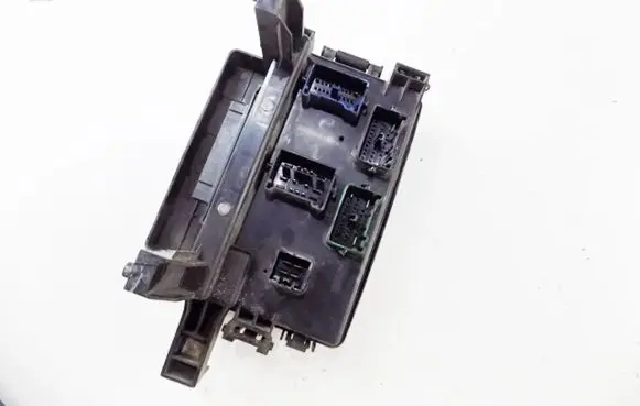 Dodge Magnum Fuse module p04692026ad