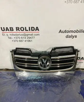 Volkswagen Jetta V Front bumper upper radiator grill 1K5853653C