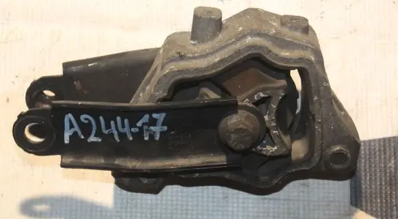 Volvo V70 Engine mount bracket 6G926P082LD