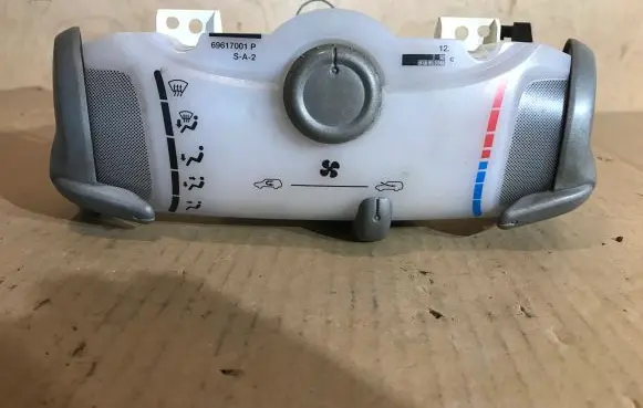 Peugeot 107 Climate control unit 559000H020 69617001P SA2
