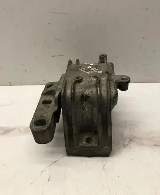 Volkswagen Golf V Engine mount bracket 1K0199262