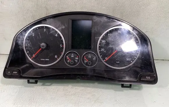 Volkswagen Tiguan Speedometer (instrument cluster) 5n0920970d