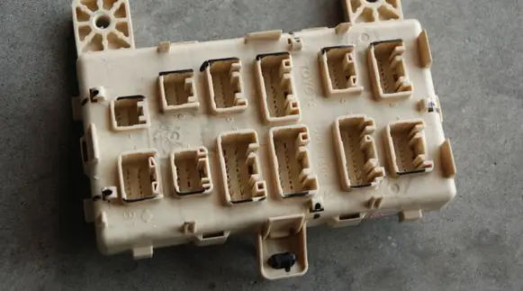 Lexus RX 330 - 350 - 400H Fuse box set 272KM