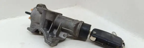 Volkswagen PASSAT B5.5 Ignition lock 4B0905851C