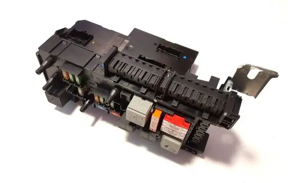 Mercedes-Benz E W212 Fuse module 2129060505 5DK01102310
