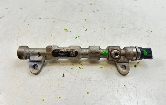 Opel Zafira C Fuel main line pipe 55576177