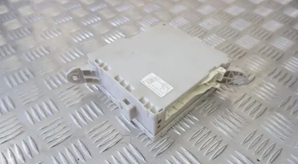 Lexus LS 460 - 600H Fuse module 8922850060 8267050120
