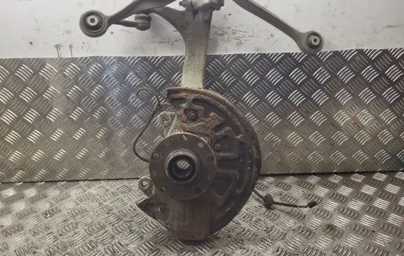 Audi A6 S6 C5 4B Front wheel hub