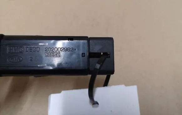 Hyundai Santa Fe Windscreen/window heater switch 621W05010 202002962