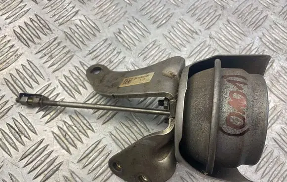 Mercedes-Benz E W211 Turbo system vacuum part 65109061801 6510906180