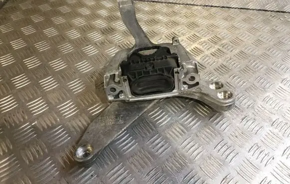 Audi RS Q3 Engine mounting bracket 