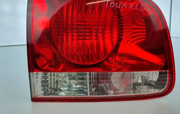 Volkswagen Touareg I Tailgate rear/tail lights 28269003
