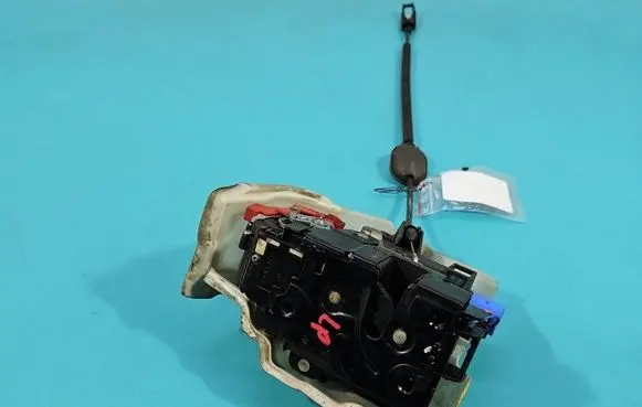 Volkswagen Golf Plus Front door lock 3D1837015 IMPRK1565872