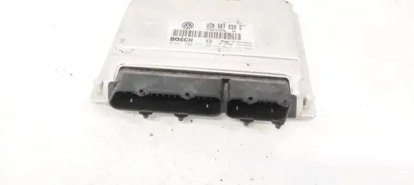 Volkswagen PASSAT B5 Engine control unit/module 8D0907558G 0261204773