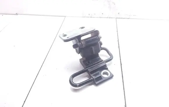 Volkswagen Touareg I Rear door lower hinge 7L0833411A