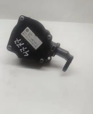 Volkswagen Jetta VI Vacuum pump 07K145100C