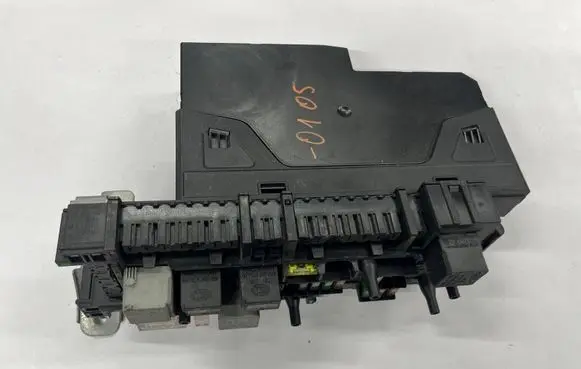 Mercedes-Benz C W204 SAM control unit a2049060105 5DK00922589