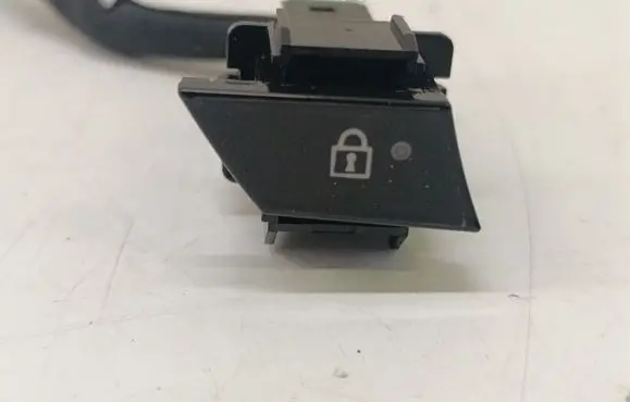 Opel Grandland X Central locking switch button 