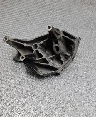 Volkswagen Polo IV 9N3 Engine mounting bracket 045199207