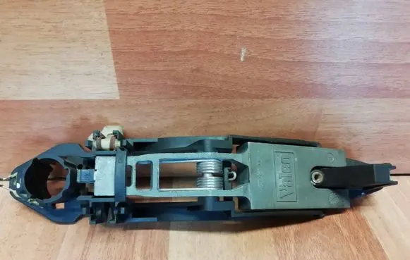 Rover 75 Rear door exterior handle/bracket UR302250