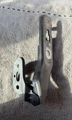 Audi A6 S6 C6 4F Engine bonnet/hood hinges 4F0823301