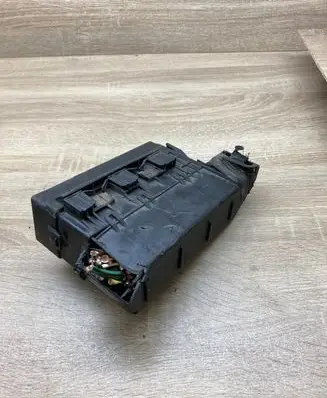Nissan X-Trail T30 Fuse module 72545078 71545078