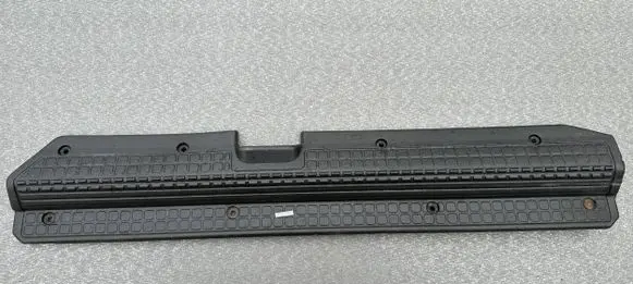 Nissan Patrol Y60 Front sill (body part) 7695106J01