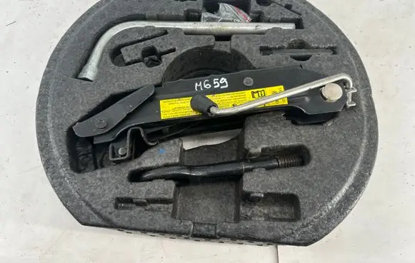 Peugeot RCZ Tool set 1K0012115F