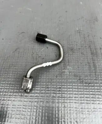 KIA Sportage Fuel injector supply line/pipe 
