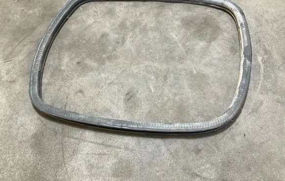 Toyota Hilux (AN10, AN20, AN30) Rubber seal rear door window/glass 