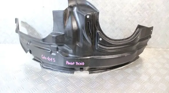 Front wheel arch liner splash guards