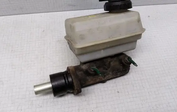 Renault Laguna I Master brake cylinder 7700823486 7700823487