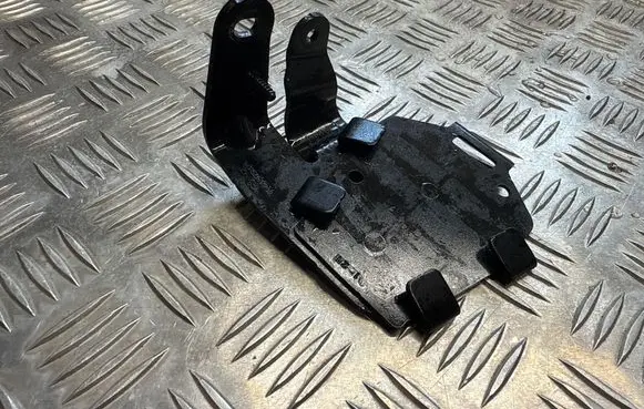 Other engine bay part