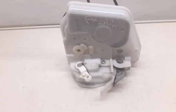 Mazda 6 Front door lock H76H78R1