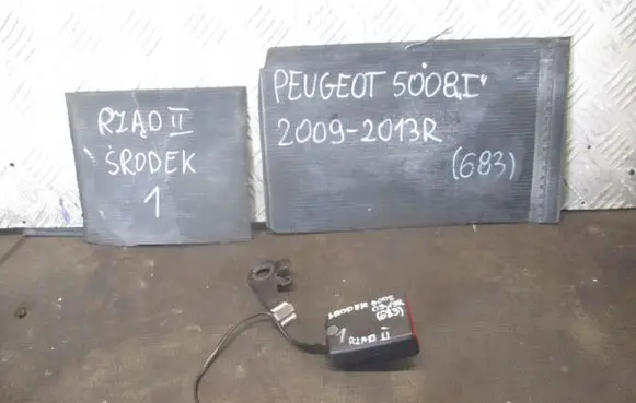 Peugeot 5008 Seat belt trim 