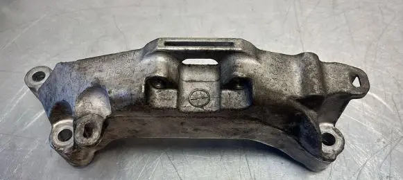 Citroen C3 Aircross Engine mounting bracket 9674960380